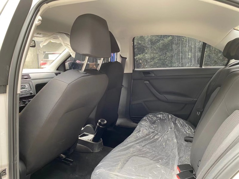 成都20年大众桑塔纳5