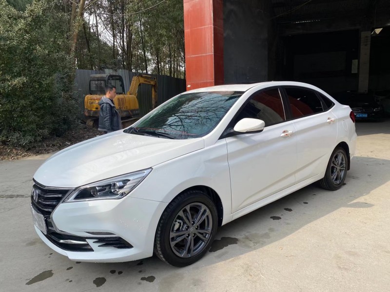 成都20年长安汽车逸动2