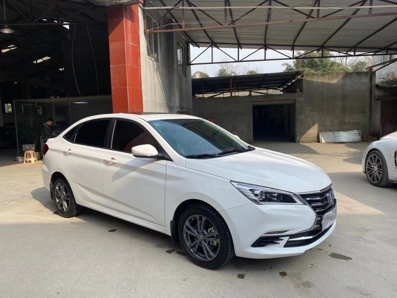 成都20年长安汽车逸动3