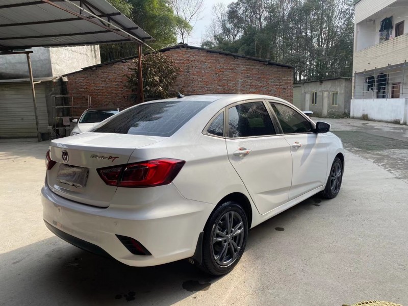 成都20年长安汽车逸动8