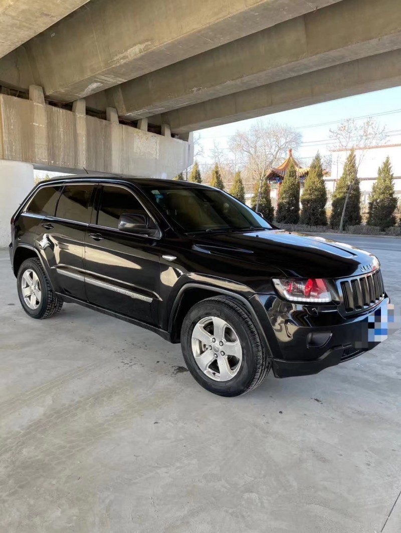 太原11年Jeep大切諾基3