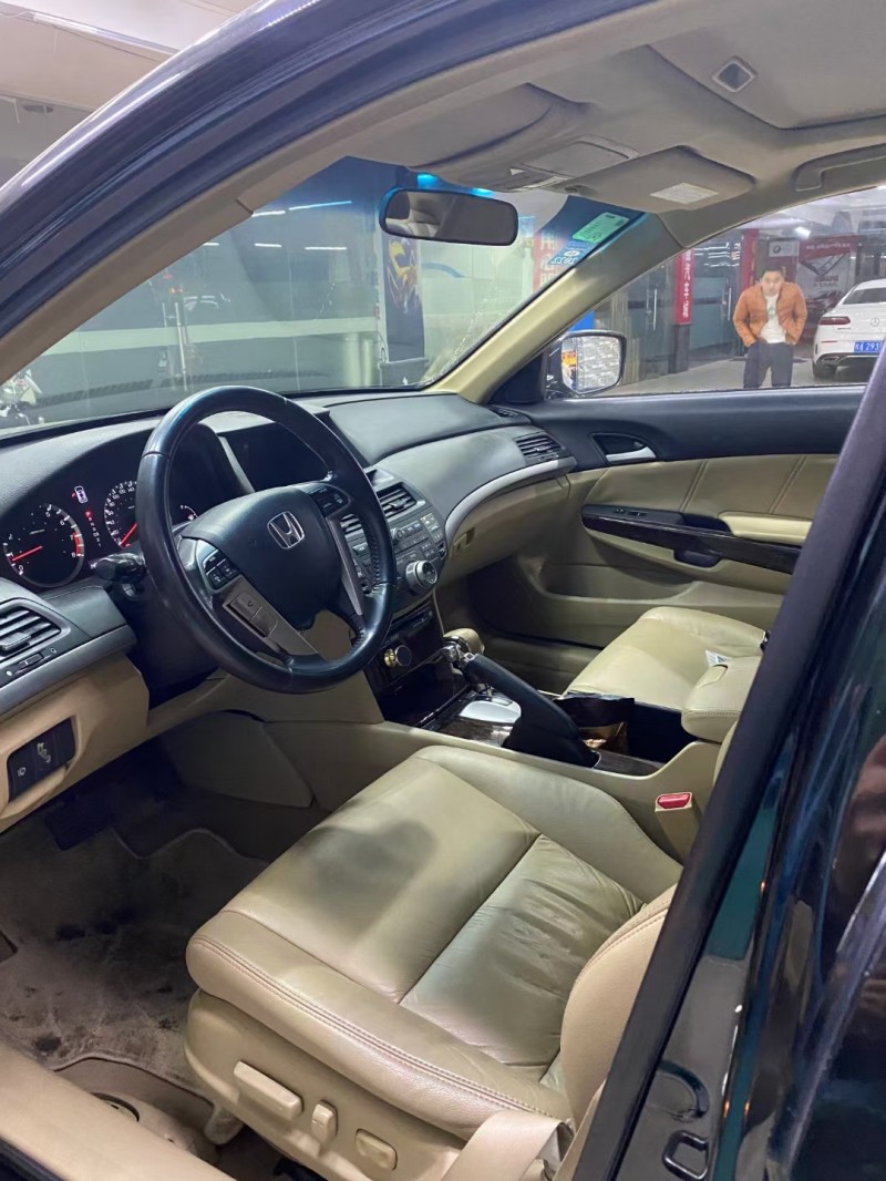 东莞10年本田雅阁8