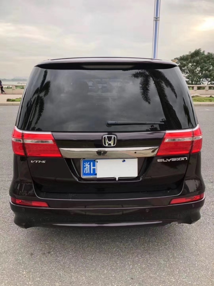 58 万品牌:艾力绅表显里程5-8万公里上牌时间2014-08排放标准2.