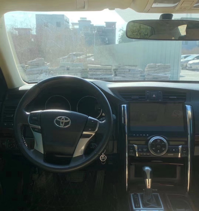 佛山17年丰田锐志3