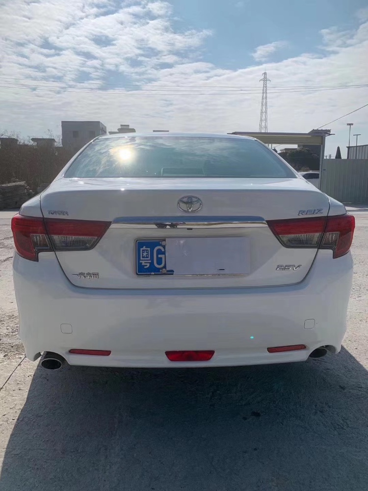 佛山17年丰田锐志5