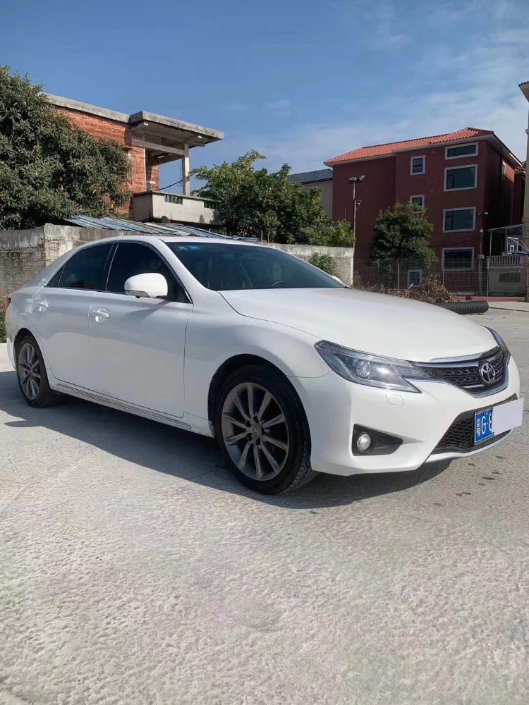 佛山17年丰田锐志1