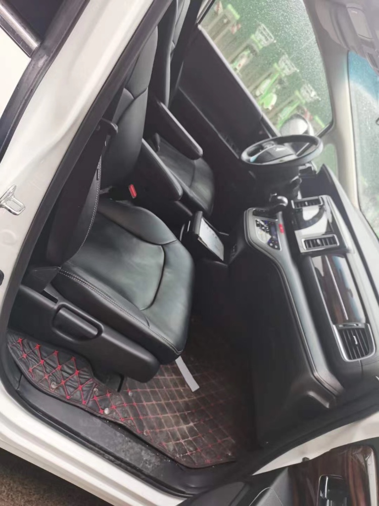 青岛16年本田艾力绅3