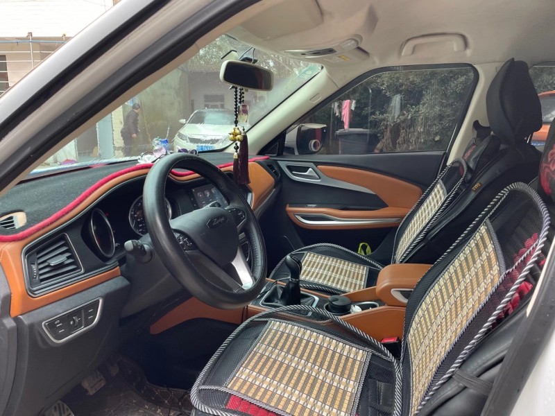 成都19年众泰T3006