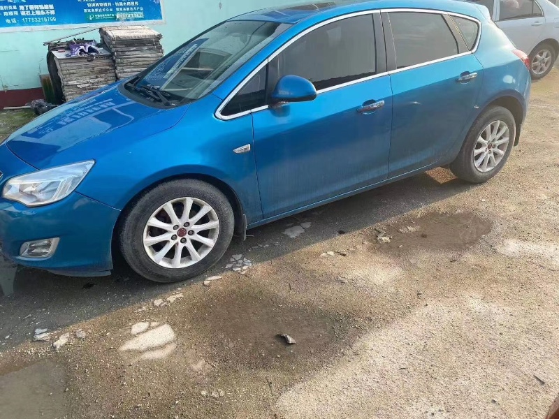 青岛13年别克英朗2