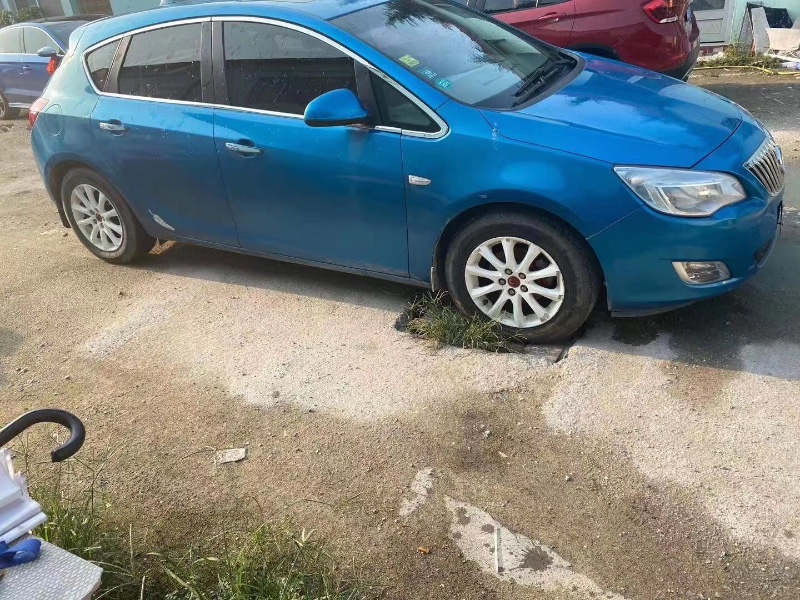 青岛13年别克英朗3