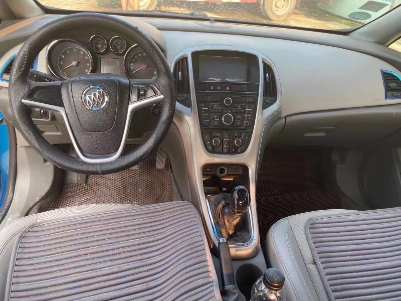 青岛13年别克英朗6