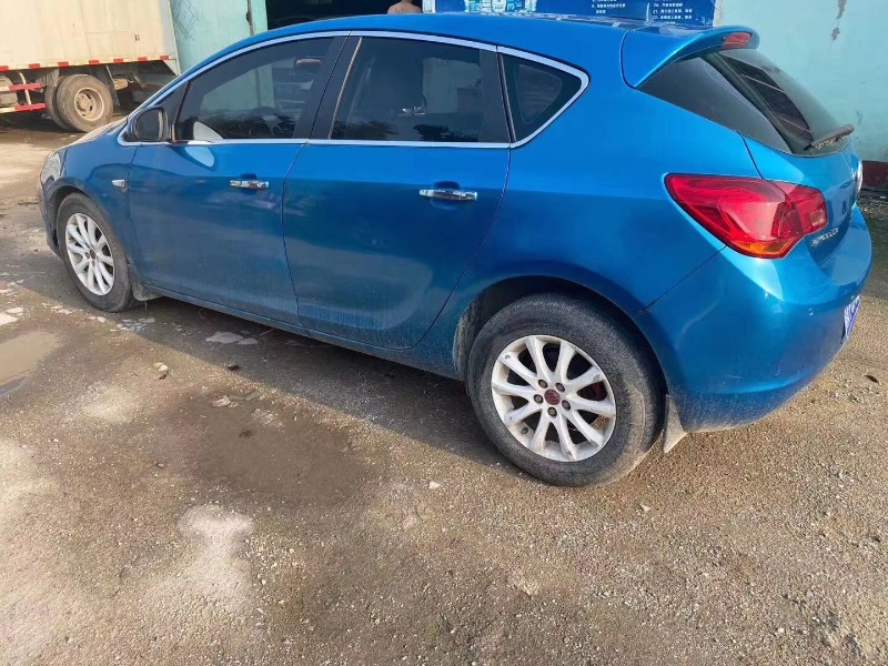 青岛13年别克英朗7