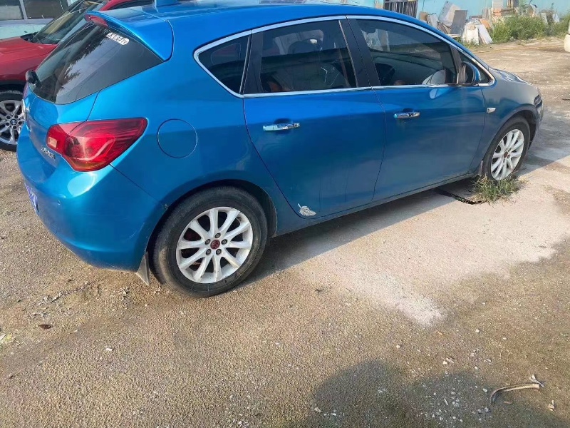 青岛13年别克英朗9