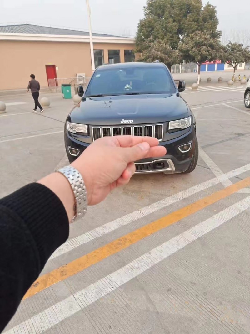 鄭州16年Jeep大切諾基1