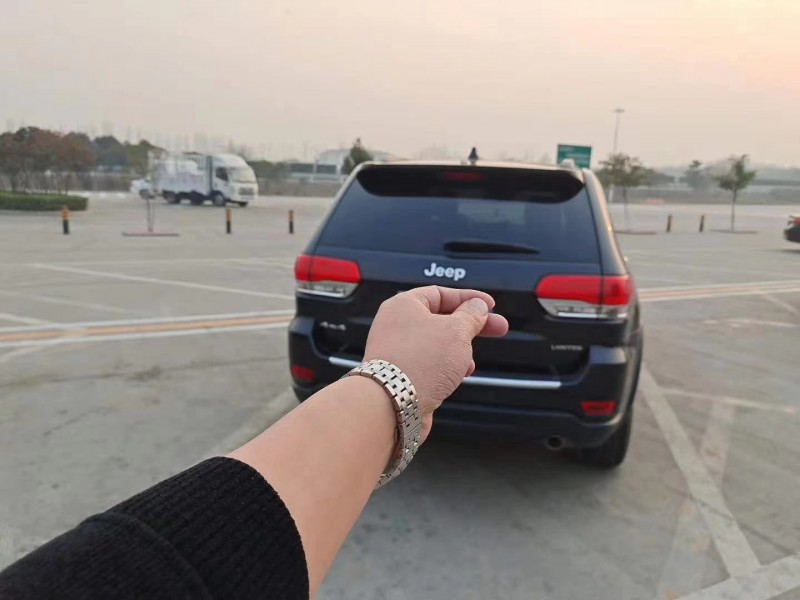 鄭州16年Jeep大切諾基9
