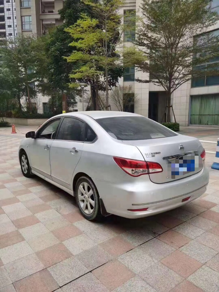 广州10年日产轩逸5