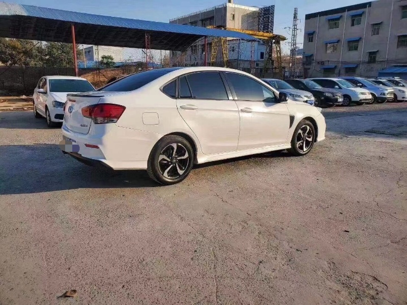 郑州17年东南V5菱致5