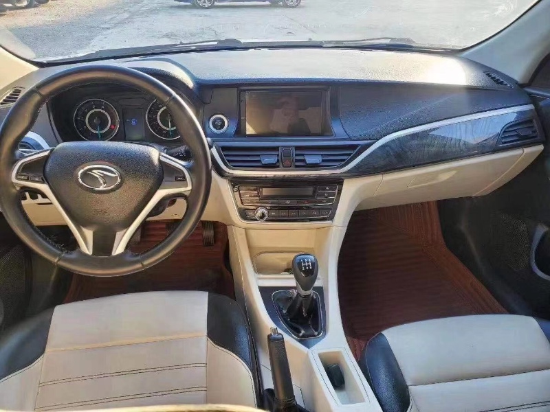 郑州17年东南V5菱致3