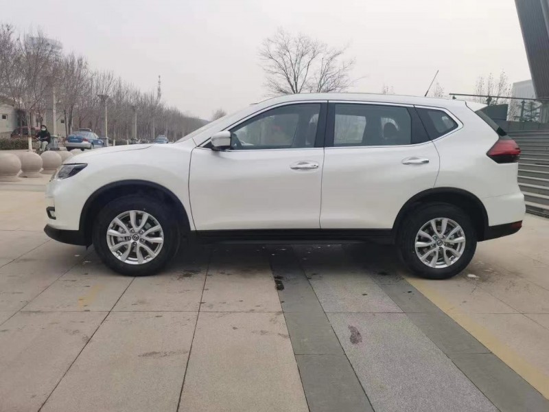 潍坊21年日产奇骏8