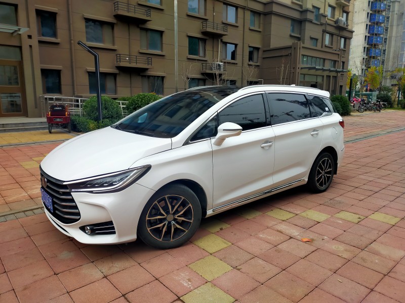 济南19年比亚迪宋MAX2