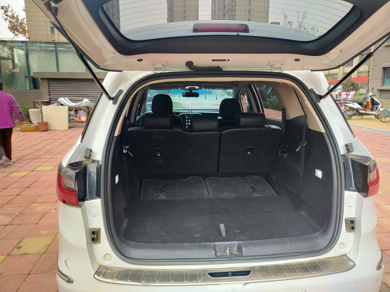 济南19年比亚迪宋MAX8