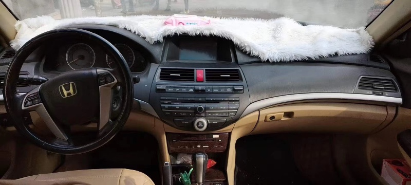 青岛09年本田雅阁3