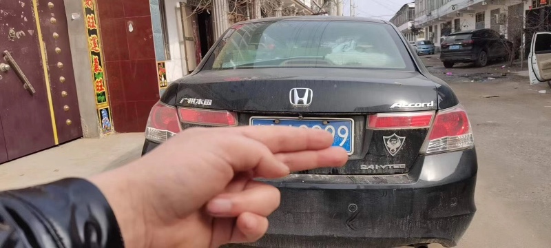 青岛09年本田雅阁9