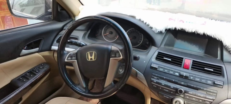 青岛09年本田雅阁6