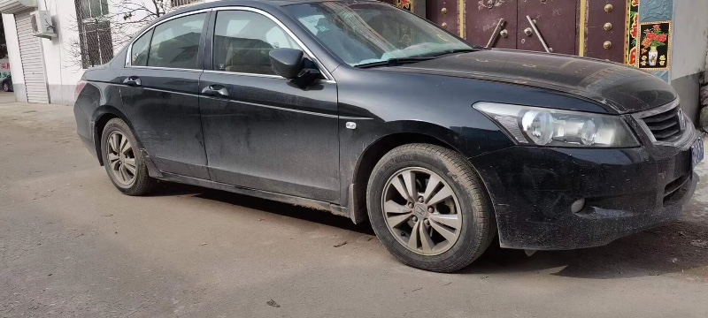 青岛09年本田雅阁8