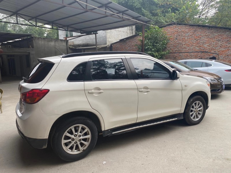 成都14年三菱劲炫8