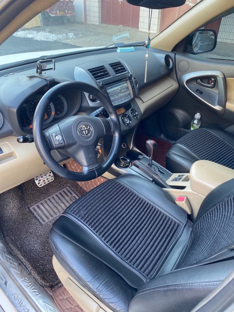 徐州11年丰田RAV42