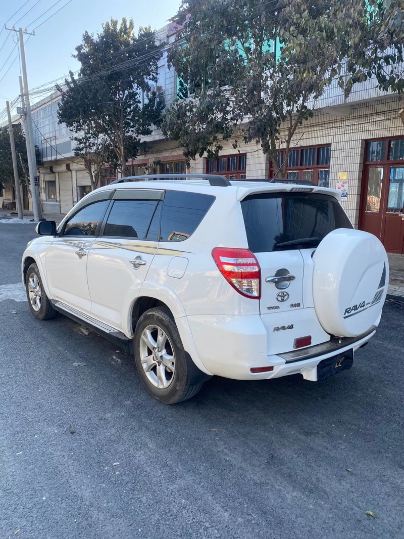徐州11年丰田RAV49