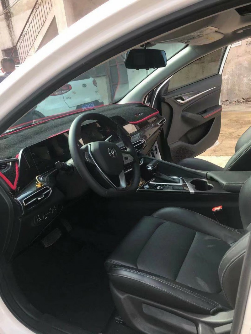 北京20年长安汽车逸动5