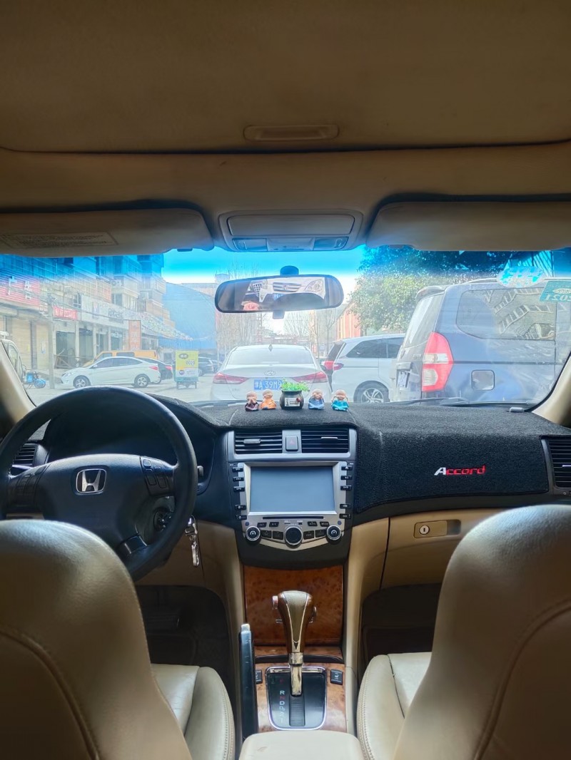 郑州05年本田雅阁3