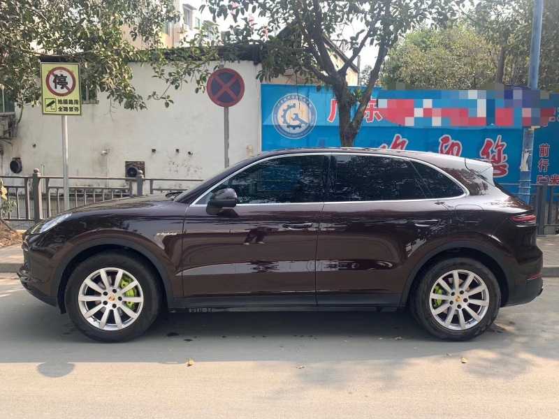 广州19年保时捷卡宴3