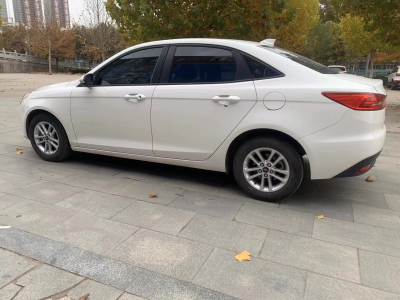 潍坊19年福特福睿斯8