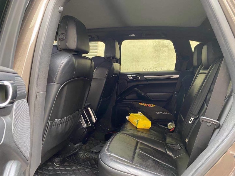 广州13年保时捷卡宴6