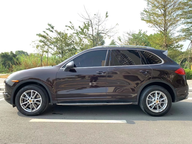 广州16年保时捷卡宴1