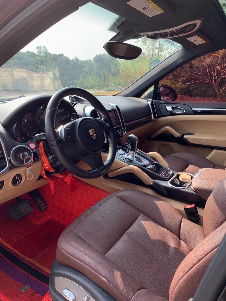 广州16年保时捷卡宴4