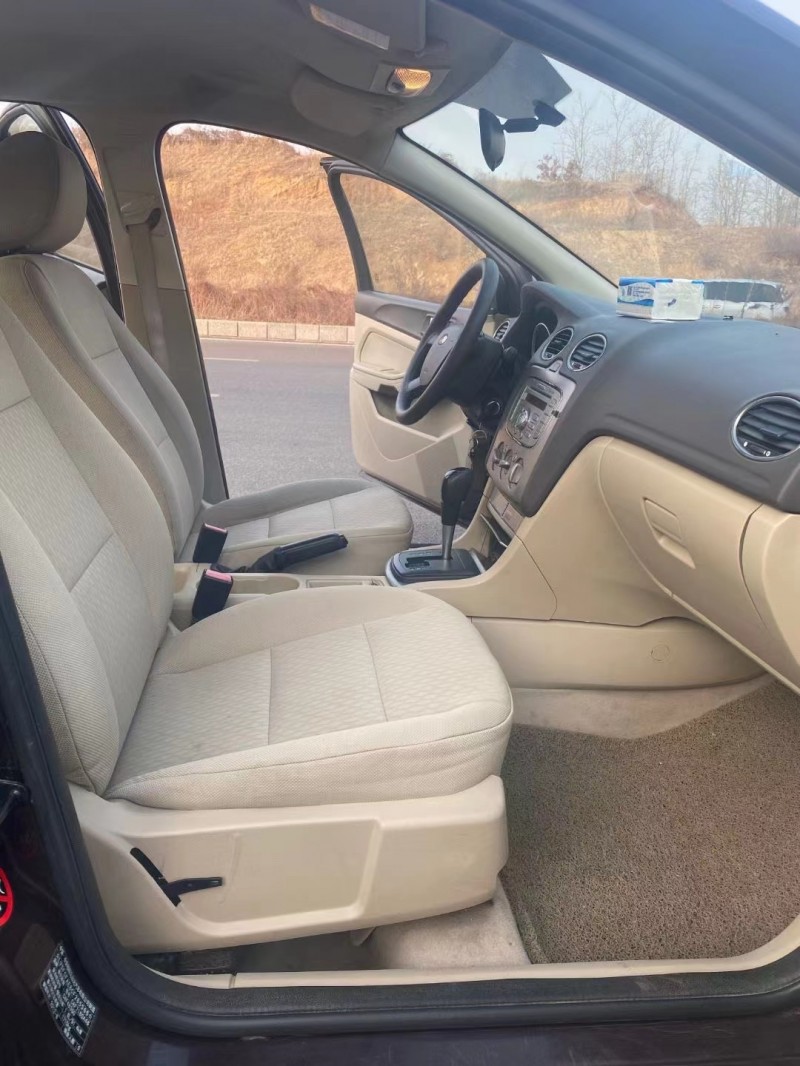 烟台12年福特福克斯5