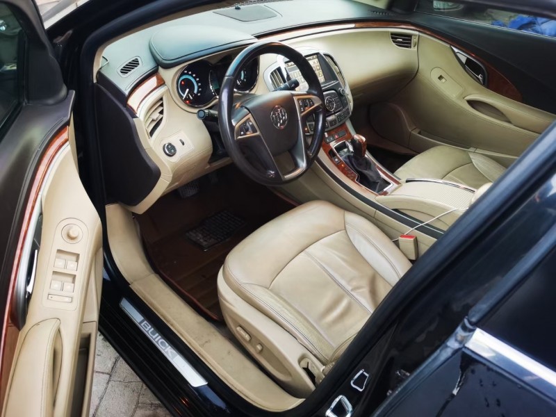 邢台11年别克君越4