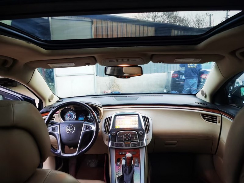 邢台11年别克君越6