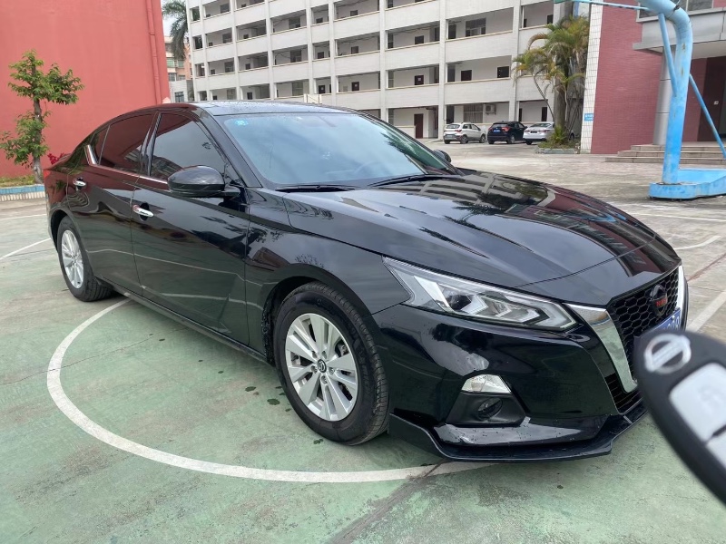 广州20年日产天籁3