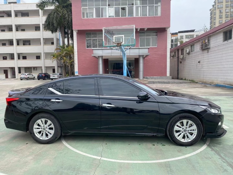 广州20年日产天籁4