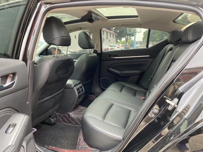 广州20年日产天籁8