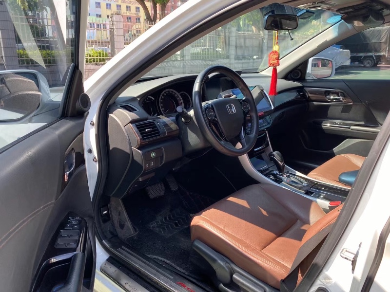 广州17年本田雅阁7