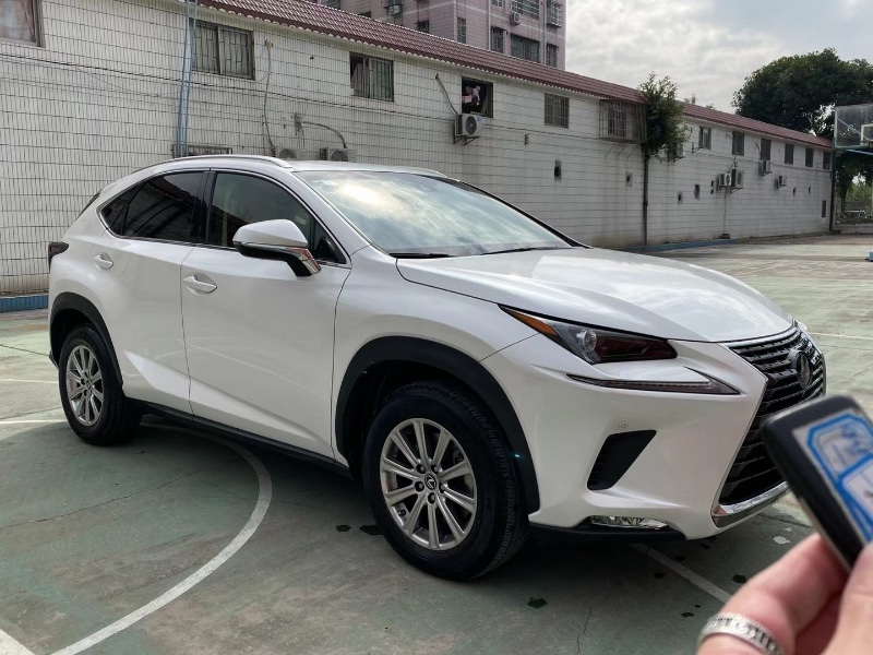 广州18年雷克萨斯NX3