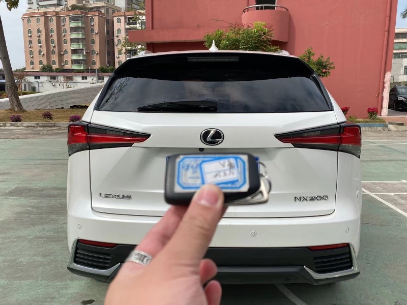 广州18年雷克萨斯NX4