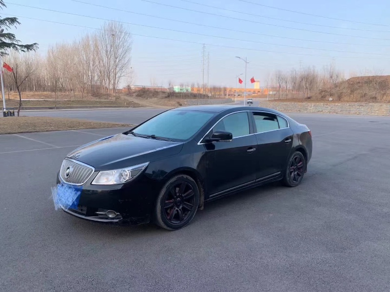 青岛10年别克君越3