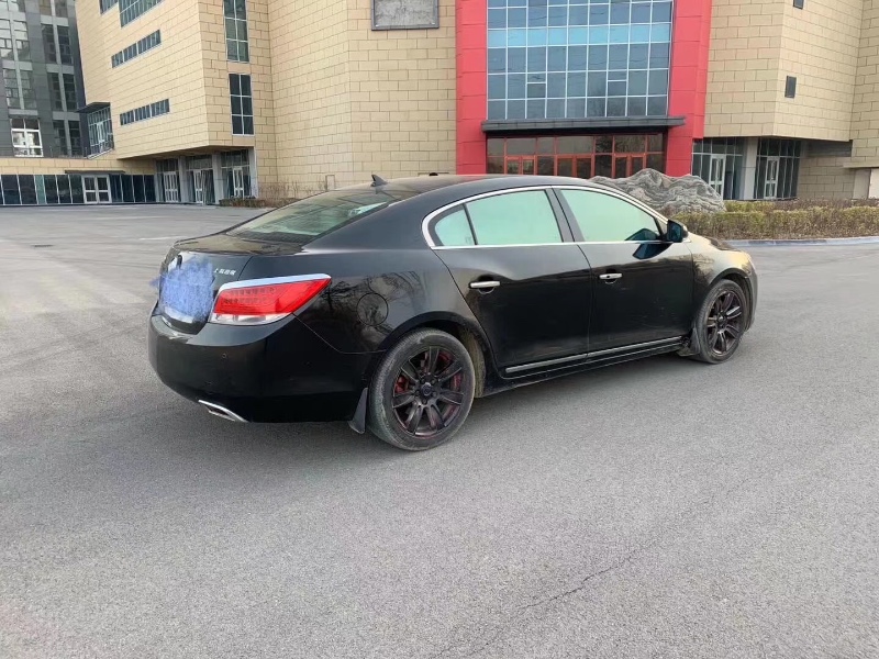 青岛10年别克君越4